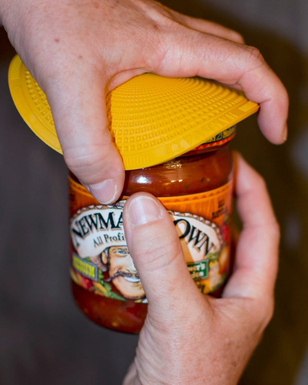 THE HANDYAID, Jar & Bottle Opener, opening a jar